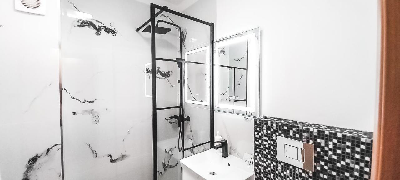 Apartamento Sun Plaza Oasis With Self Check In And Fast Wifi Bucarest Exterior foto